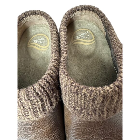 Dansko Kenzi Womens Size 39 Brown Leather Slip-On Clogs Knit Collar & Button - Picture 5 of 9